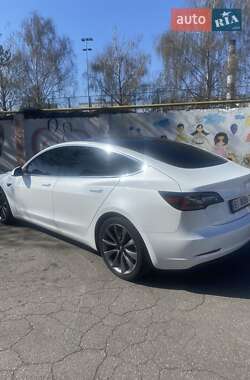 Седан Tesla Model 3 2020 в 