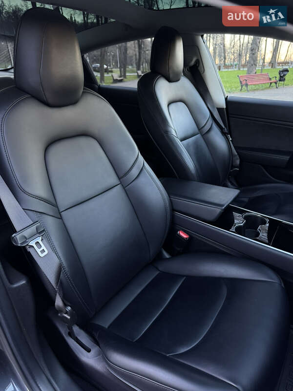 Седан Tesla Model 3 2018 в Киеве
