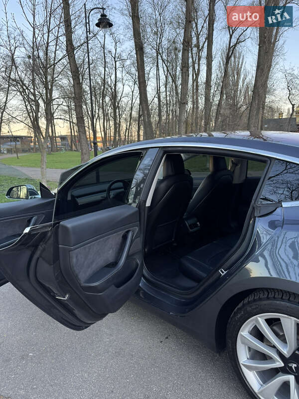 Седан Tesla Model 3 2018 в Киеве