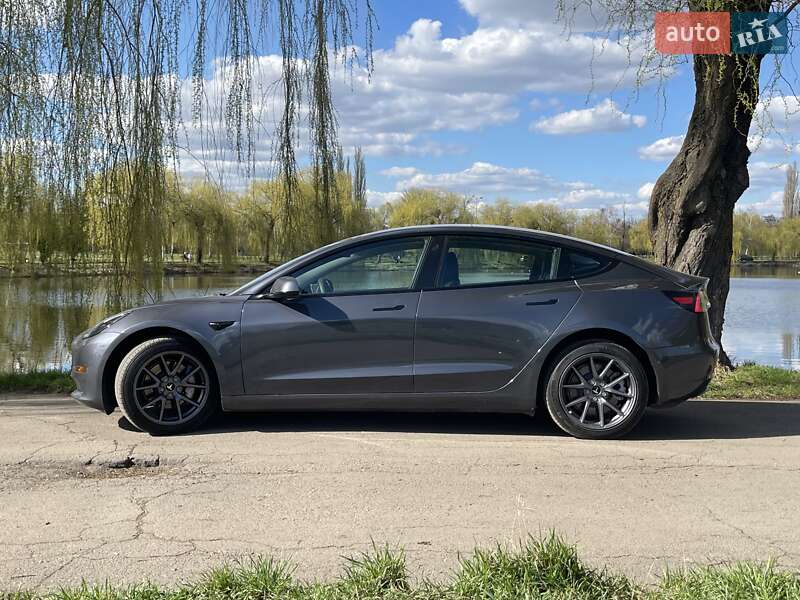 Седан Tesla Model 3 2022 в Рівному