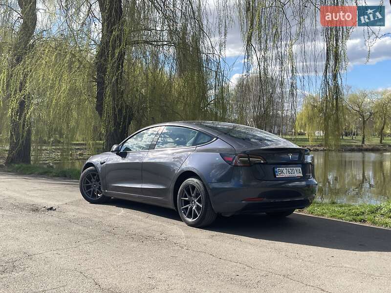 Седан Tesla Model 3 2022 в Рівному