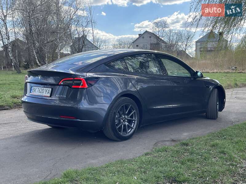 Седан Tesla Model 3 2022 в Рівному