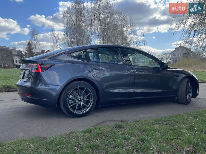 Седан Tesla Model 3 2022 в Ровно