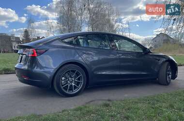 Седан Tesla Model 3 2022 в 