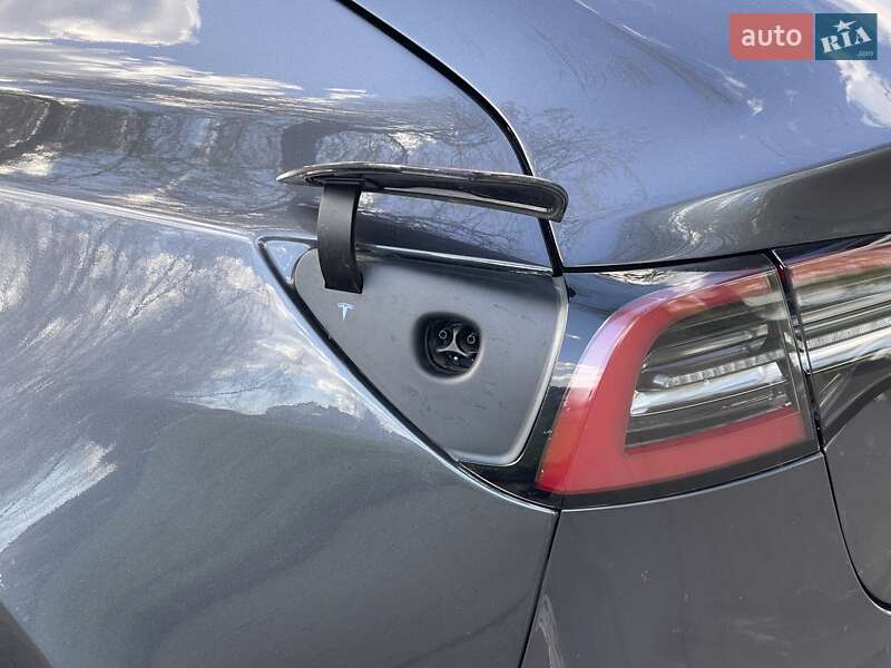 Седан Tesla Model 3 2022 в Ровно