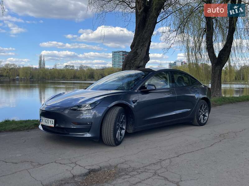 Седан Tesla Model 3 2022 в Ровно