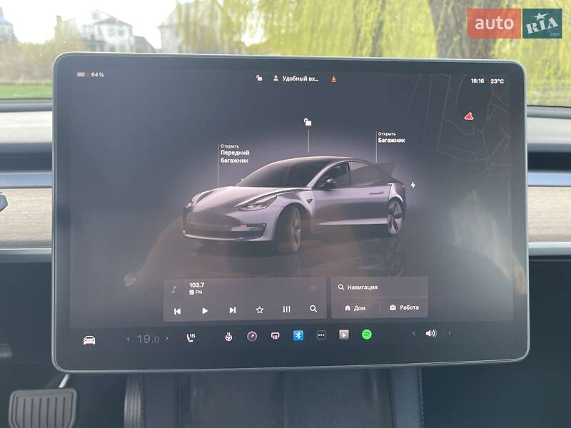 Седан Tesla Model 3 2022 в Ровно