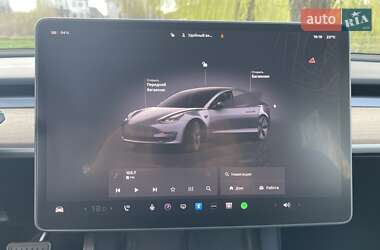 Седан Tesla Model 3 2022 в 