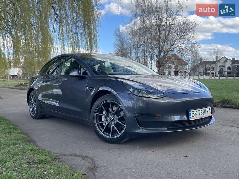 Седан Tesla Model 3 2022 в Рівному