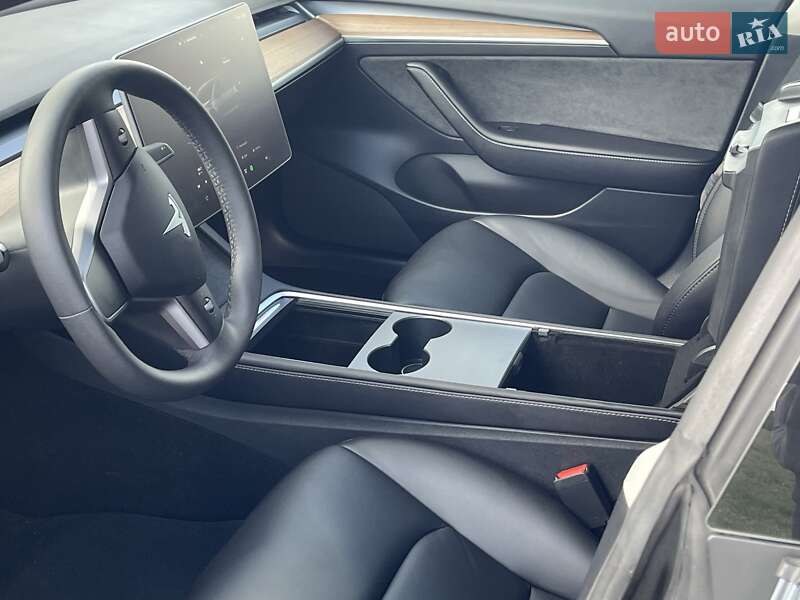 Седан Tesla Model 3 2022 в Ровно
