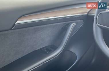 Седан Tesla Model 3 2022 в 