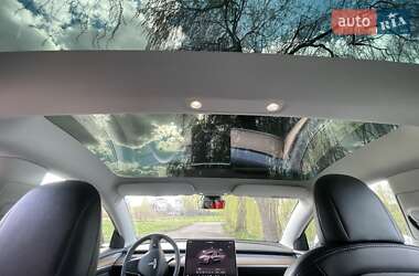 Седан Tesla Model 3 2022 в 