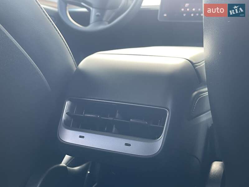 Седан Tesla Model 3 2022 в Рівному