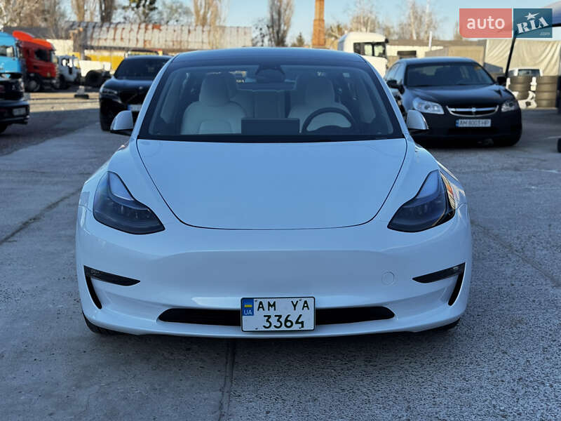 Седан Tesla Model 3 2023 в Житомирі