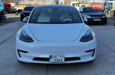 Седан Tesla Model 3 2023 в 