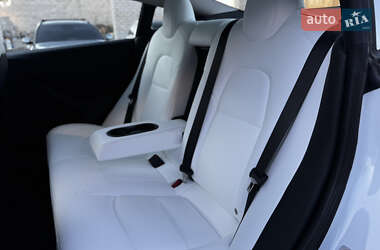 Седан Tesla Model 3 2023 в 