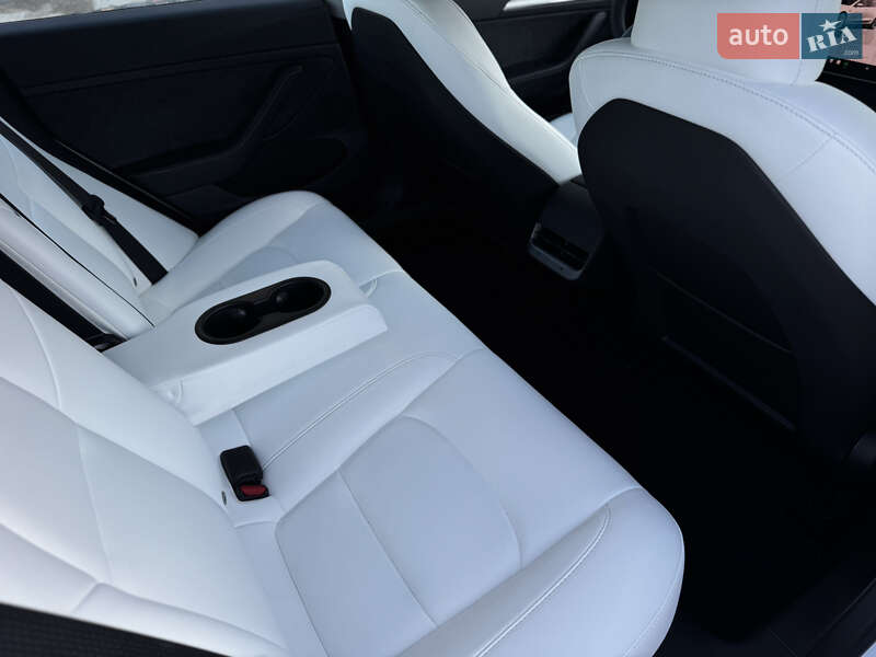 Седан Tesla Model 3 2023 в Житомирі