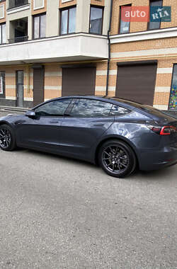 Седан Tesla Model 3 2021 в 