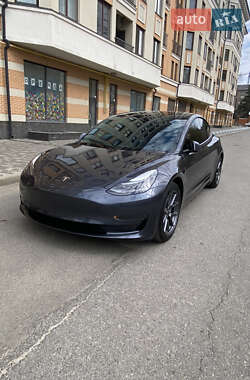 Седан Tesla Model 3 2021 в 