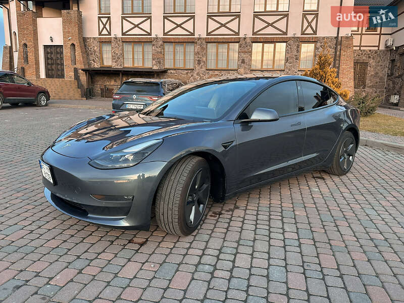 Седан Tesla Model 3 2022 в Львове