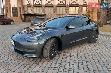 Седан Tesla Model 3 2022 в 