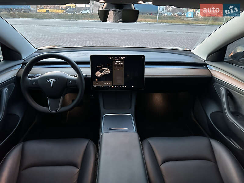 Седан Tesla Model 3 2022 в Львове