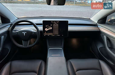 Седан Tesla Model 3 2022 в 