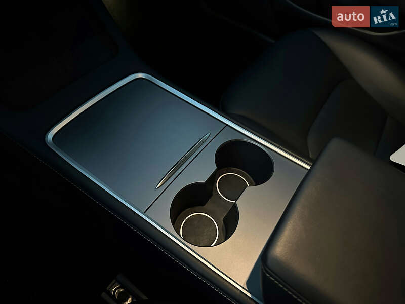 Седан Tesla Model 3 2022 в Львове