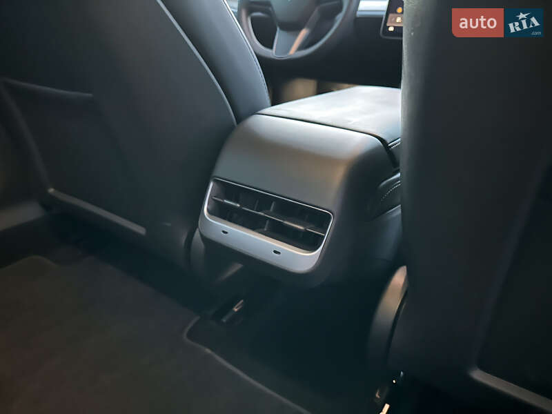 Седан Tesla Model 3 2022 в Львове