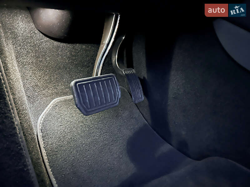 Седан Tesla Model 3 2022 в Львове