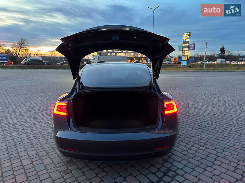 Седан Tesla Model 3 2022 в Львове