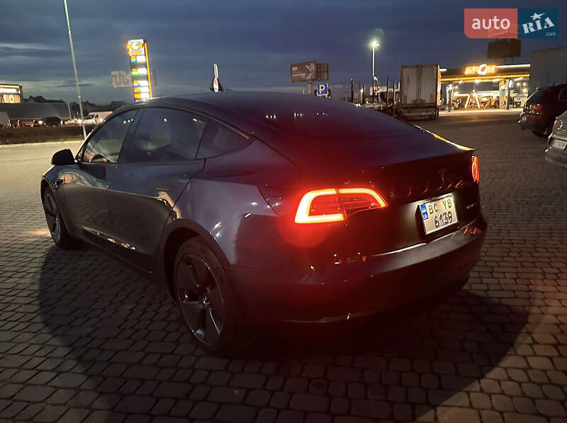 Седан Tesla Model 3 2022 в Львове