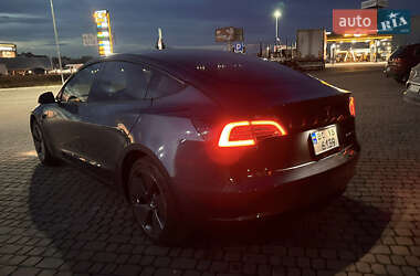 Седан Tesla Model 3 2022 в 