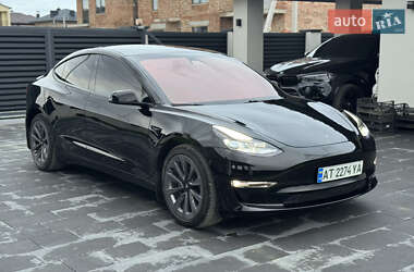 Седан Tesla Model 3 2021 в 