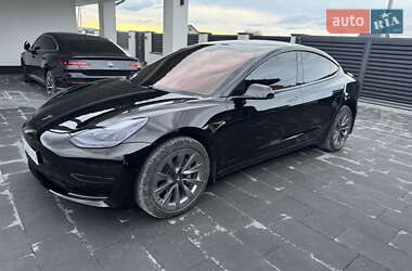 Седан Tesla Model 3 2021 в 