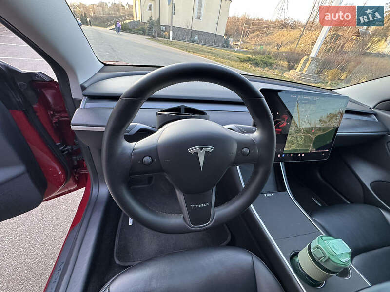Седан Tesla Model 3 2020 в Киеве