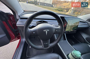 Седан Tesla Model 3 2020 в 
