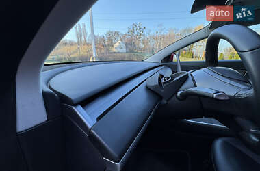 Седан Tesla Model 3 2020 в 