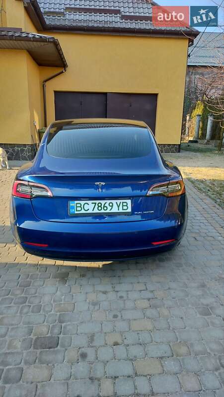 Седан Tesla Model 3 2019 в Львове