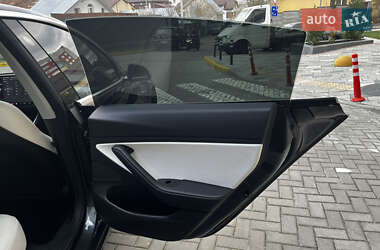 Седан Tesla Model 3 2018 в Львове