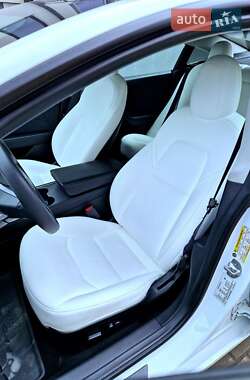 Седан Tesla Model 3 2021 в 