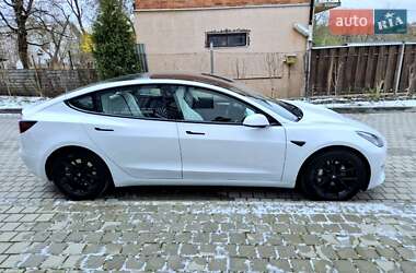 Седан Tesla Model 3 2021 в 