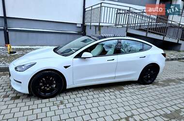Седан Tesla Model 3 2021 в 