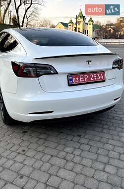 Седан Tesla Model 3 2019 в 