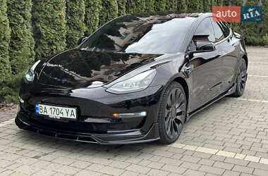 Седан Tesla Model 3 2022 в 
