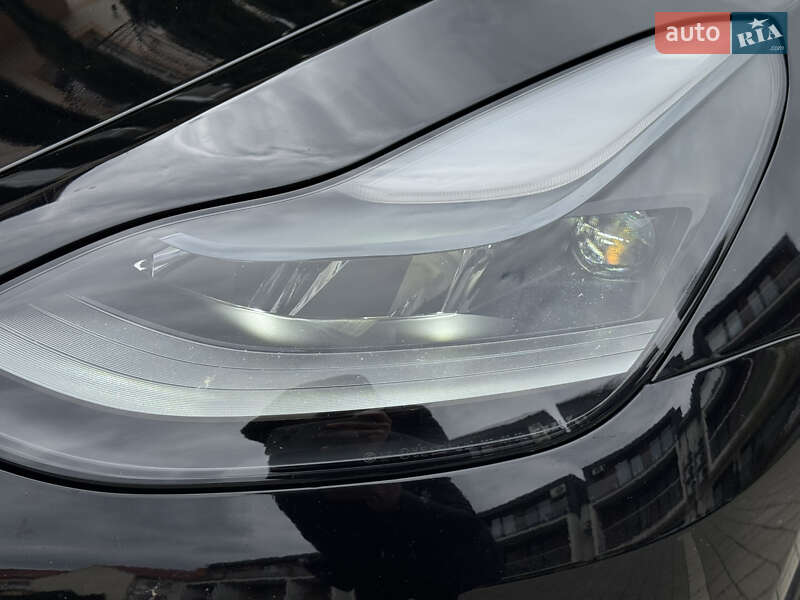 Седан Tesla Model 3 2022 в Ужгороді
