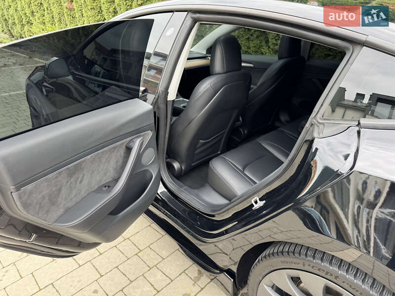 Седан Tesla Model 3 2022 в Ужгороді