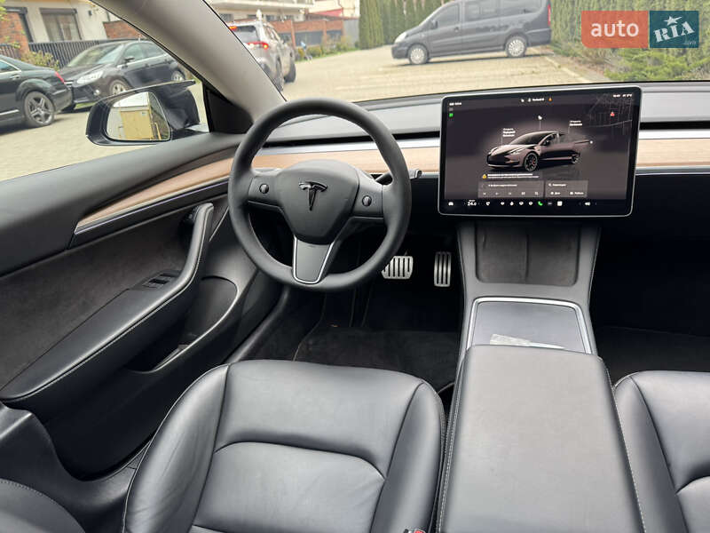 Седан Tesla Model 3 2022 в Ужгороді
