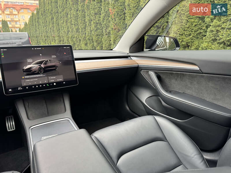 Седан Tesla Model 3 2022 в Ужгороді