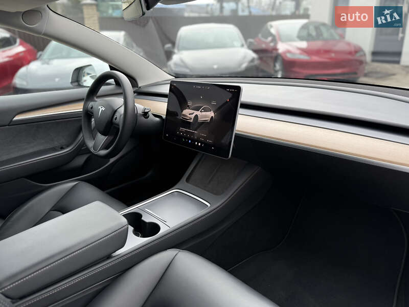 Седан Tesla Model 3 2022 в Виннице